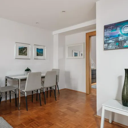 Roy 2 Bdr Apartment With Prague Castle View, Parking & Ac Esterno foto