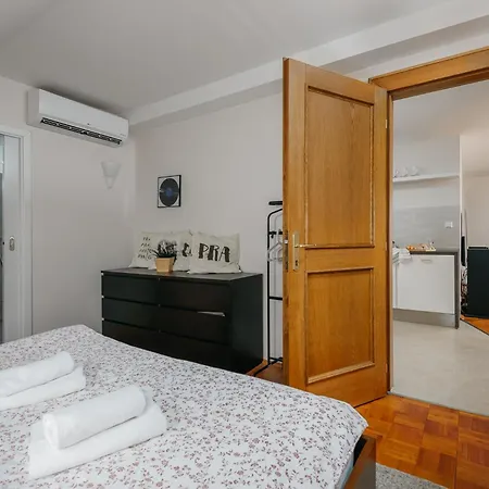 Roy 2 Bdr Apartment With Prague Castle View, Parking & Ac Esterno foto