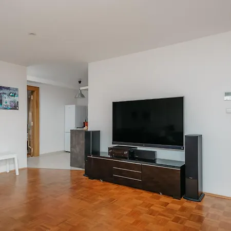 Roy 2 Bdr Apartment With Prague Castle View, Parking & Ac Esterno foto