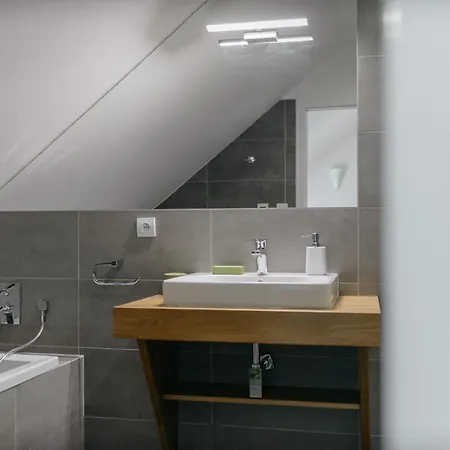 Roy 2 Bdr Apartment With Prague Castle View, Parking & Ac Esterno foto