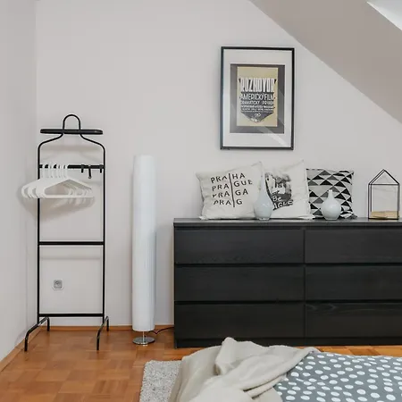 Roy 2 Bdr Apartment With Prague Castle View, Parking & Ac Esterno foto
