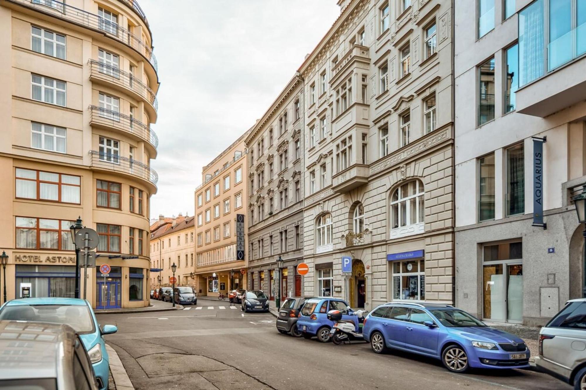 Roy 2 Bdr With Castle View, Parking & Ac Appartamento