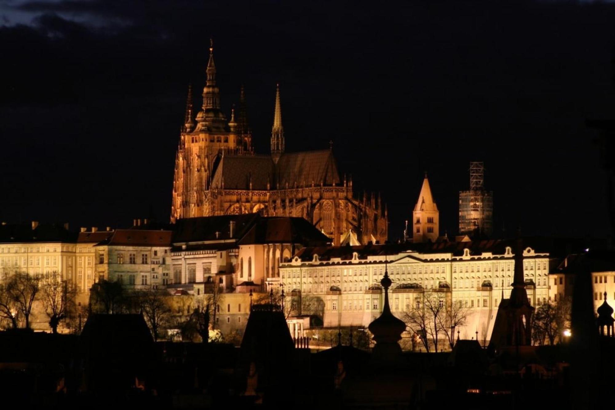 Roy 2 Bdr With Castle View, Parking & Ac Praga